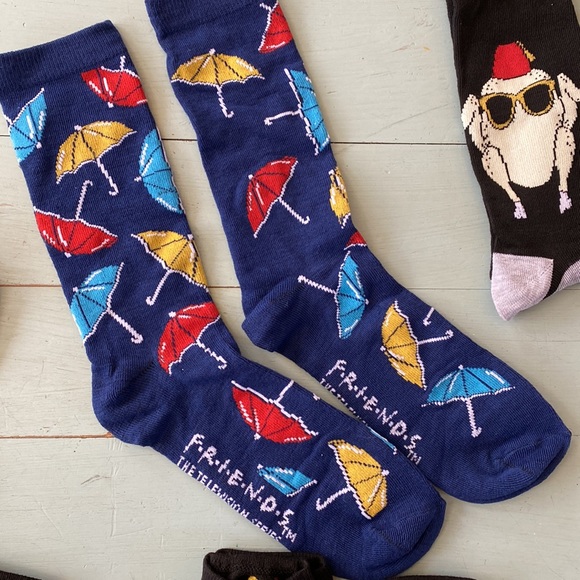 F.r.i.e.n.d.s socks (7 pair) woman’s size 8-12 - Picture 4 of 9